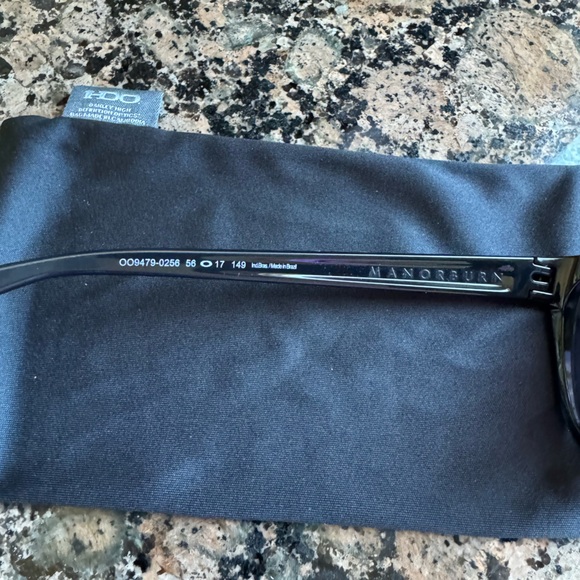 Oakley Manorburn - Picture 4 of 9